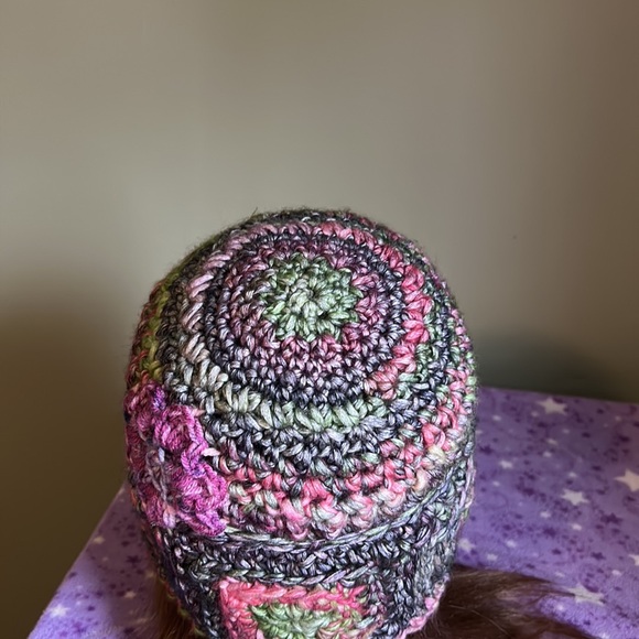 Crochet soft foam satin acrylic yarn large beanie new pretty - Picture 4 of 7